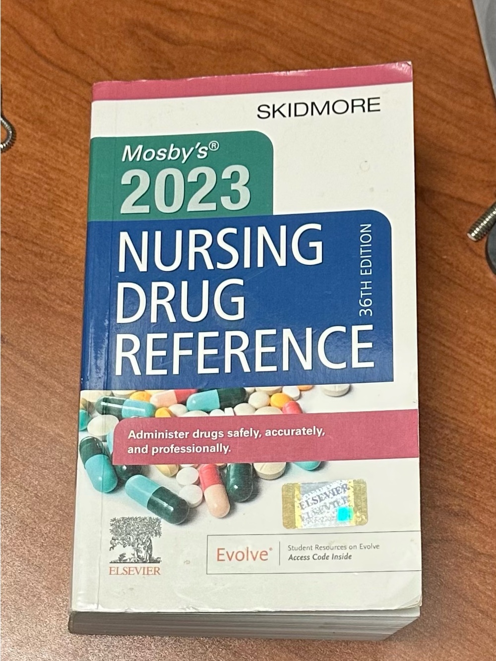 Mosby’s 2023 Nursing Drug Reference - Blue/Pink Cover